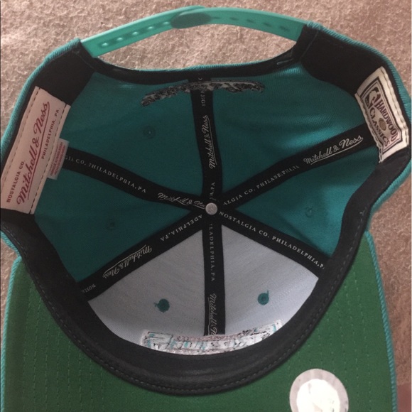 Vancouver Grizzlies Mitchell & Ness NBA snapback - Picture 3 of 3